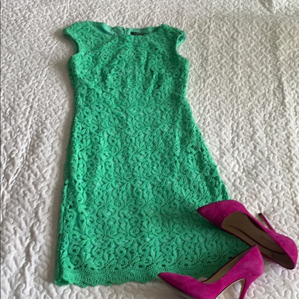 Gorgeous green lace dress!